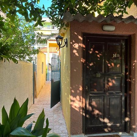 Cosy Guesthouse-Souterrain With Garden In City Center Corinth 외부 사진