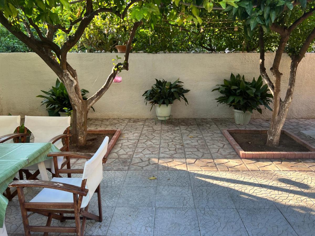 Cosy Guesthouse-Souterrain With Garden In City Center Corinth 외부 사진