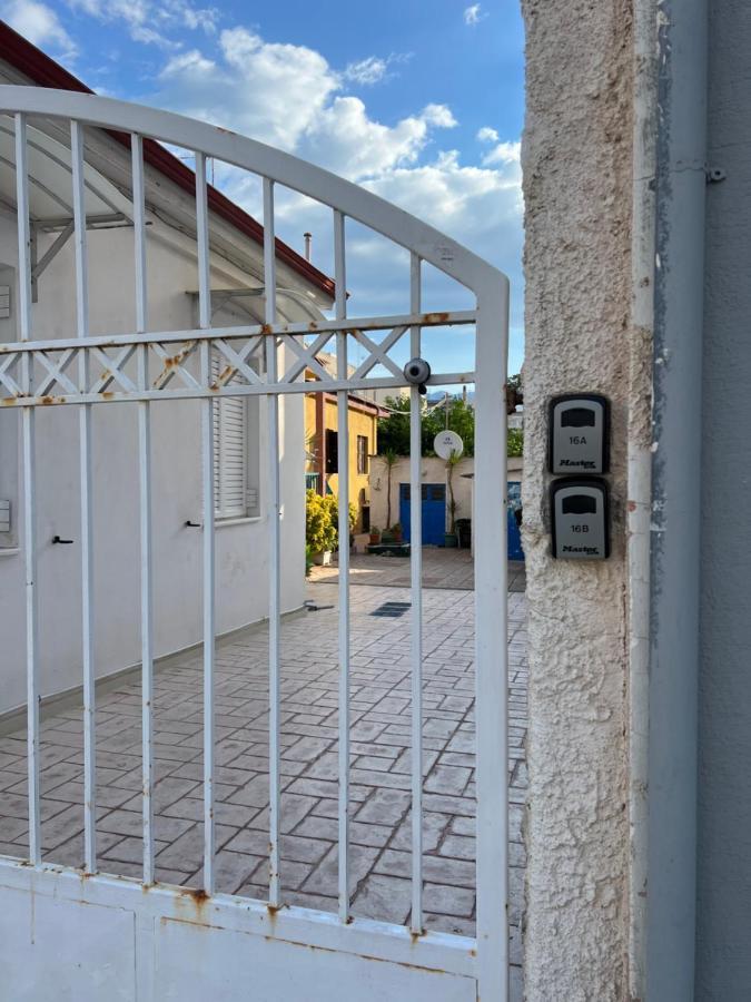 Cosy Guesthouse-Souterrain With Garden In City Center Corinth 외부 사진