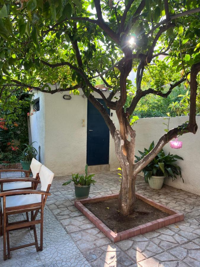 Cosy Guesthouse-Souterrain With Garden In City Center Corinth 외부 사진