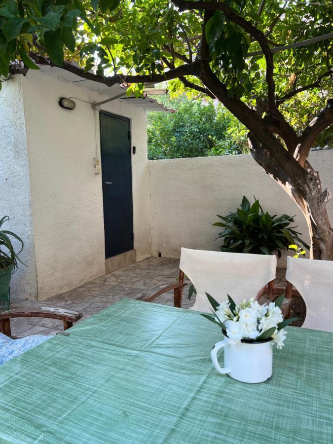 Cosy Guesthouse-Souterrain With Garden In City Center Corinth 외부 사진