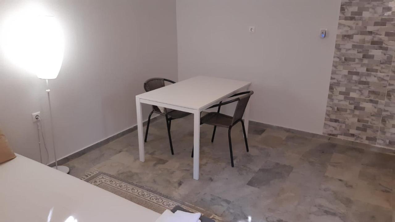 Cosy Guesthouse-Souterrain With Garden In City Center Corinth 외부 사진