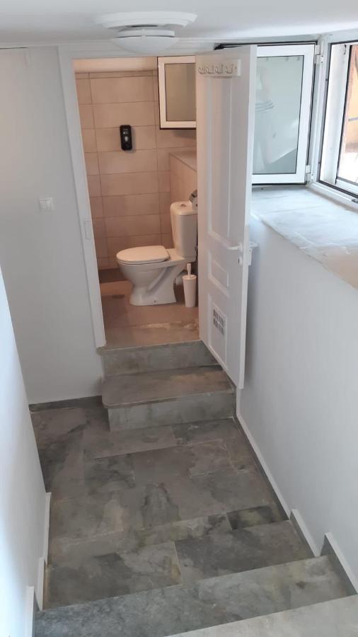 Cosy Guesthouse-Souterrain With Garden In City Center Corinth 외부 사진